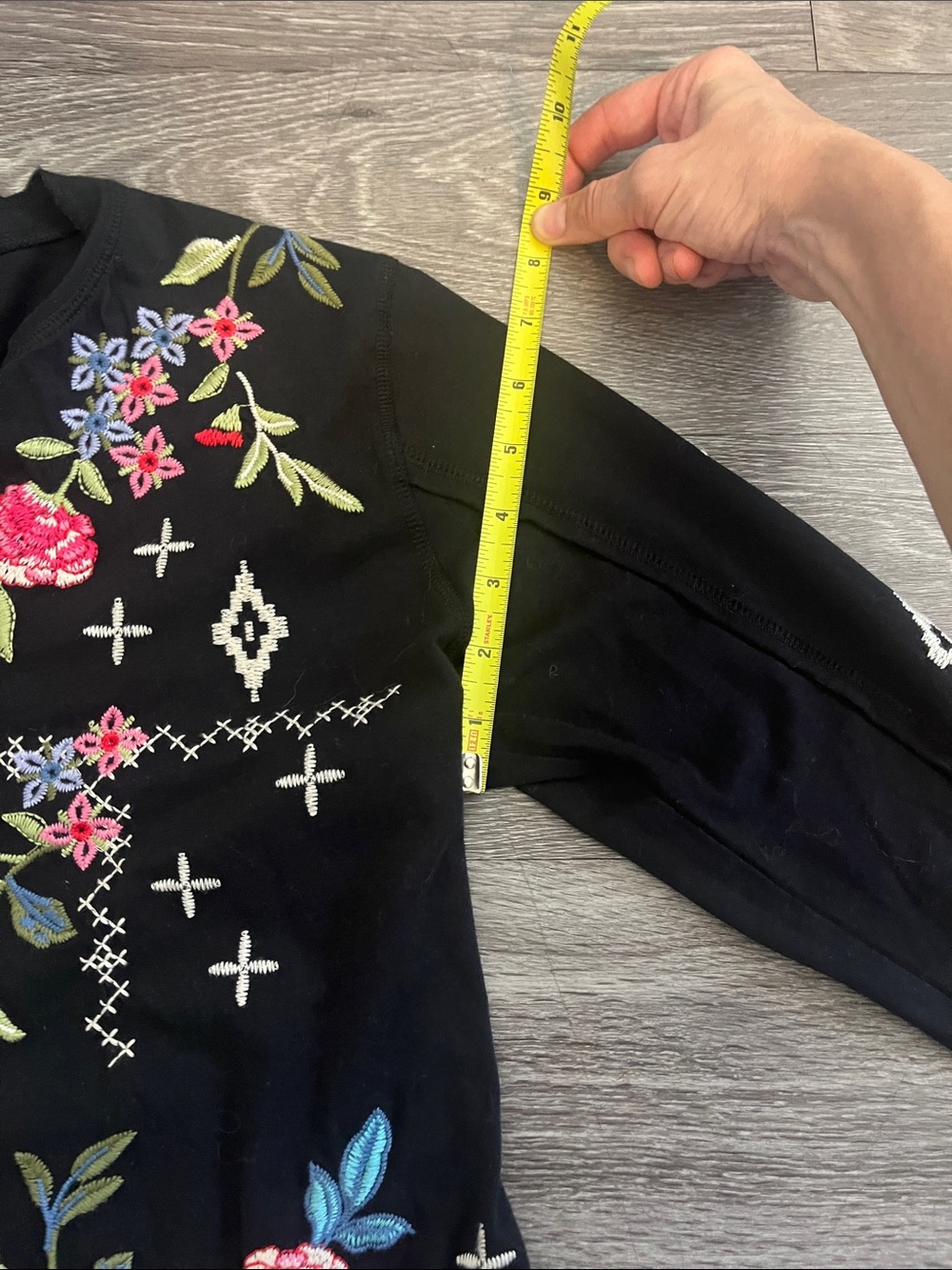 Johnny Was Black Floral Embroidered Long-Sleeve Henley Top GREAT CONDITION XS - Picture 8 of 9